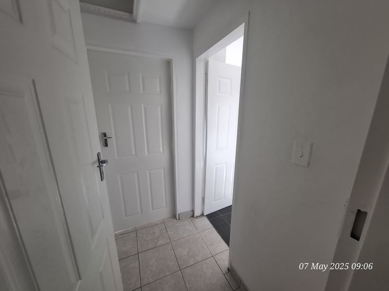 Lovely 3-Bedroom Family Home to Let in Lennoxton - Photo 4