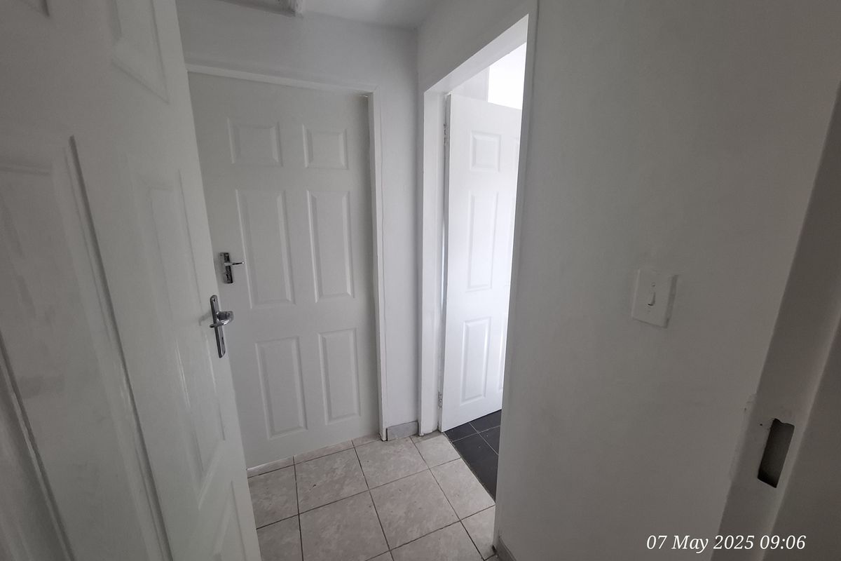 Lovely 3-Bedroom Family Home to Let in Lennoxton - Photo 4