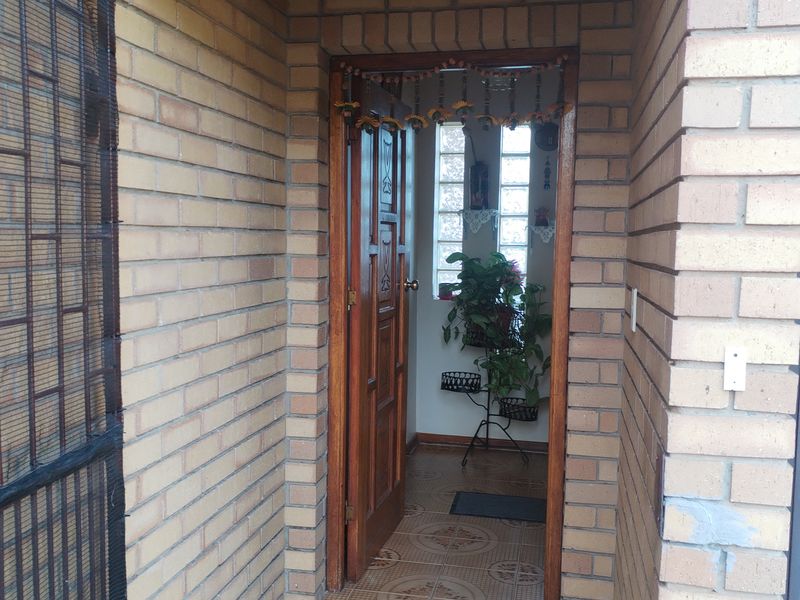 Luxury, Space & Versatility – 4-Bedroom Home with Self-Contained 2 Bedroom Granny Flat! - Photo 6