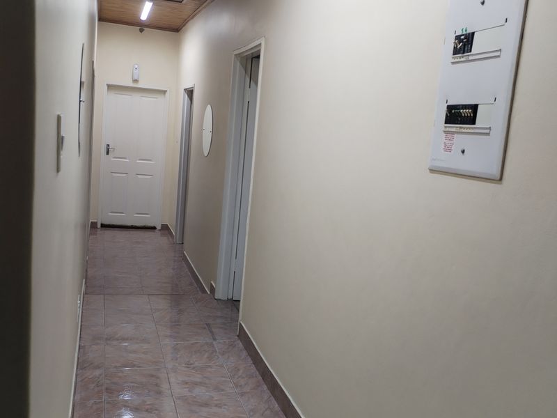 Luxury, Space & Versatility – 4-Bedroom Home with Self-Contained 2 Bedroom Granny Flat! - Photo 10