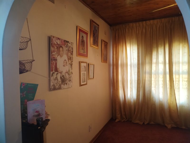 Luxury, Space & Versatility – 4-Bedroom Home with Self-Contained 2 Bedroom Granny Flat! - Photo 9