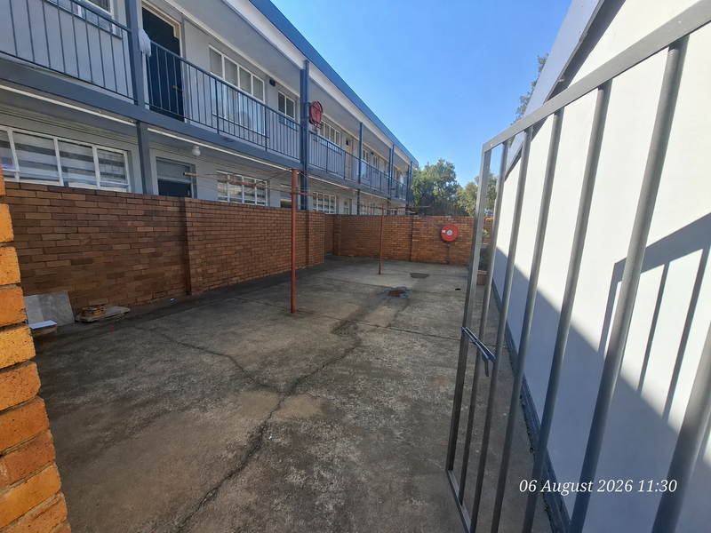 Ground Floor 1 Bedroom Flat to rent in Barry Hertzog Park - Photo 2