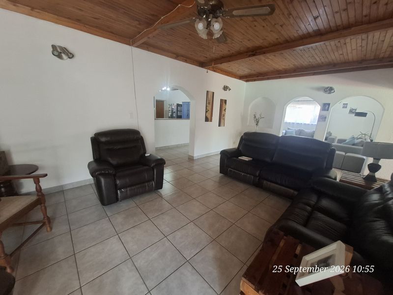 A Welcoming Family Home with So Much to Offer in Upper Hutten Heights - Photo 8