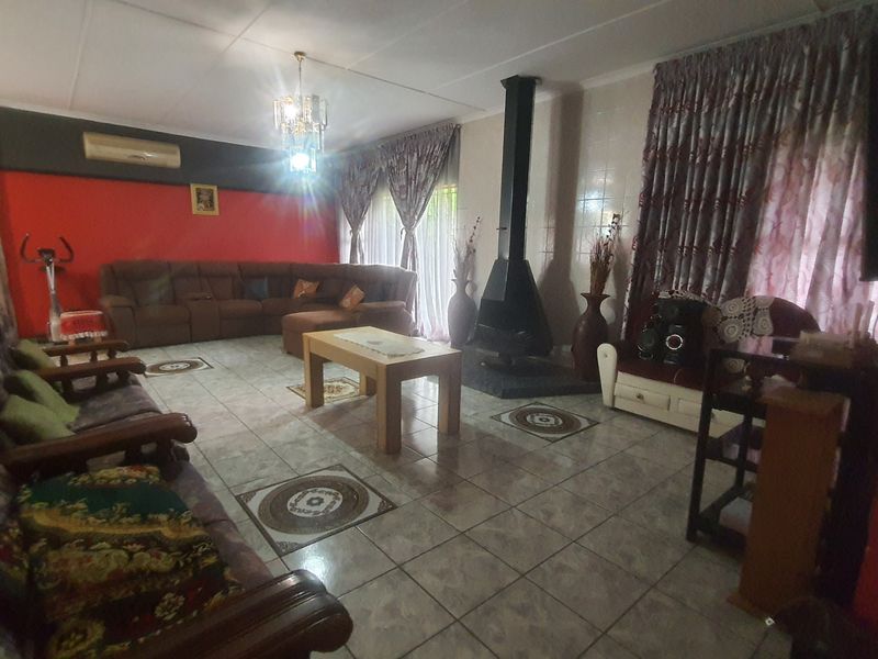 Spacious Family Home with Income Potential in Amiel Park - Photo 6