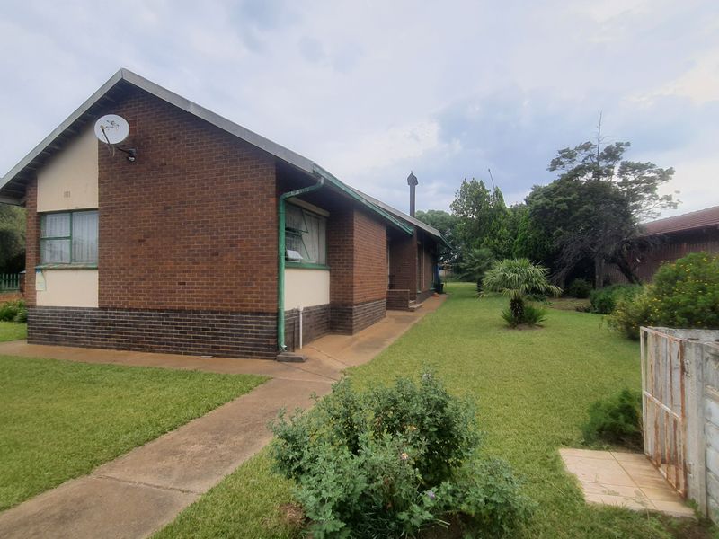 Spacious Family Home with Income Potential in Amiel Park - Photo 4