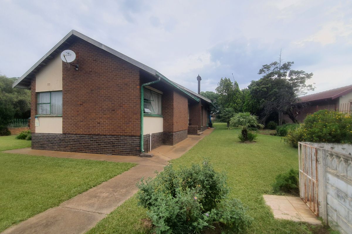 Spacious Family Home with Income Potential in Amiel Park - Photo 4