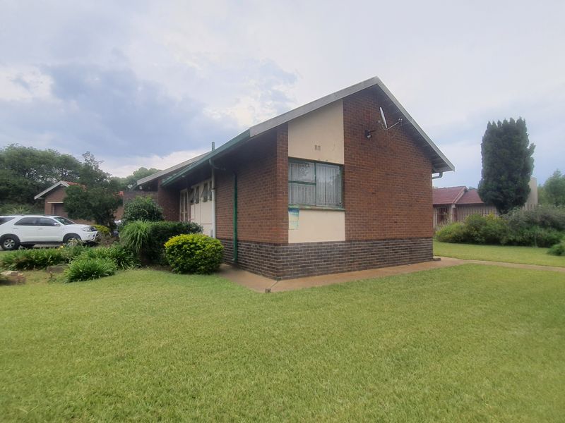 Spacious Family Home with Income Potential in Amiel Park - Photo 3