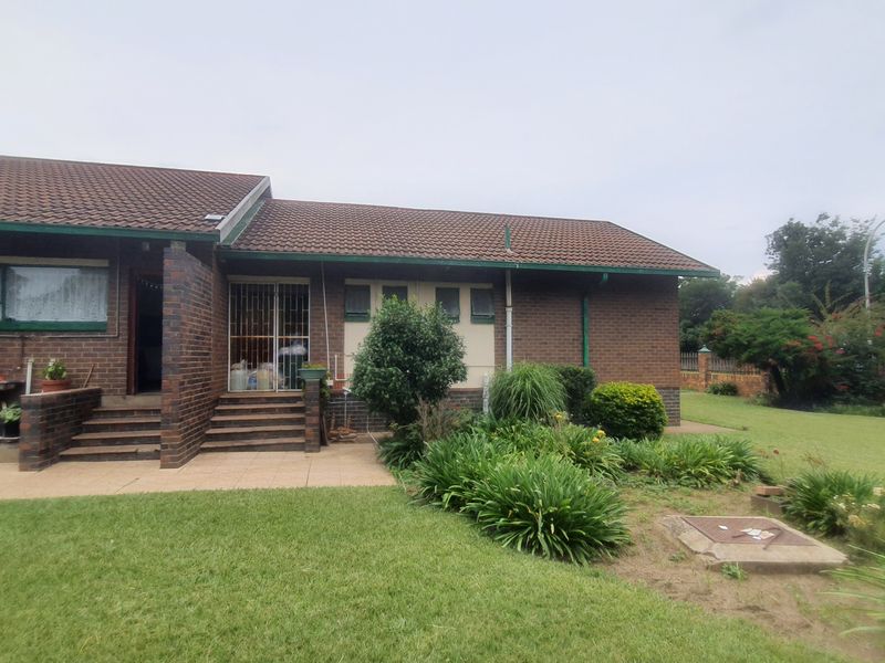 Spacious Family Home with Income Potential in Amiel Park - Photo 5