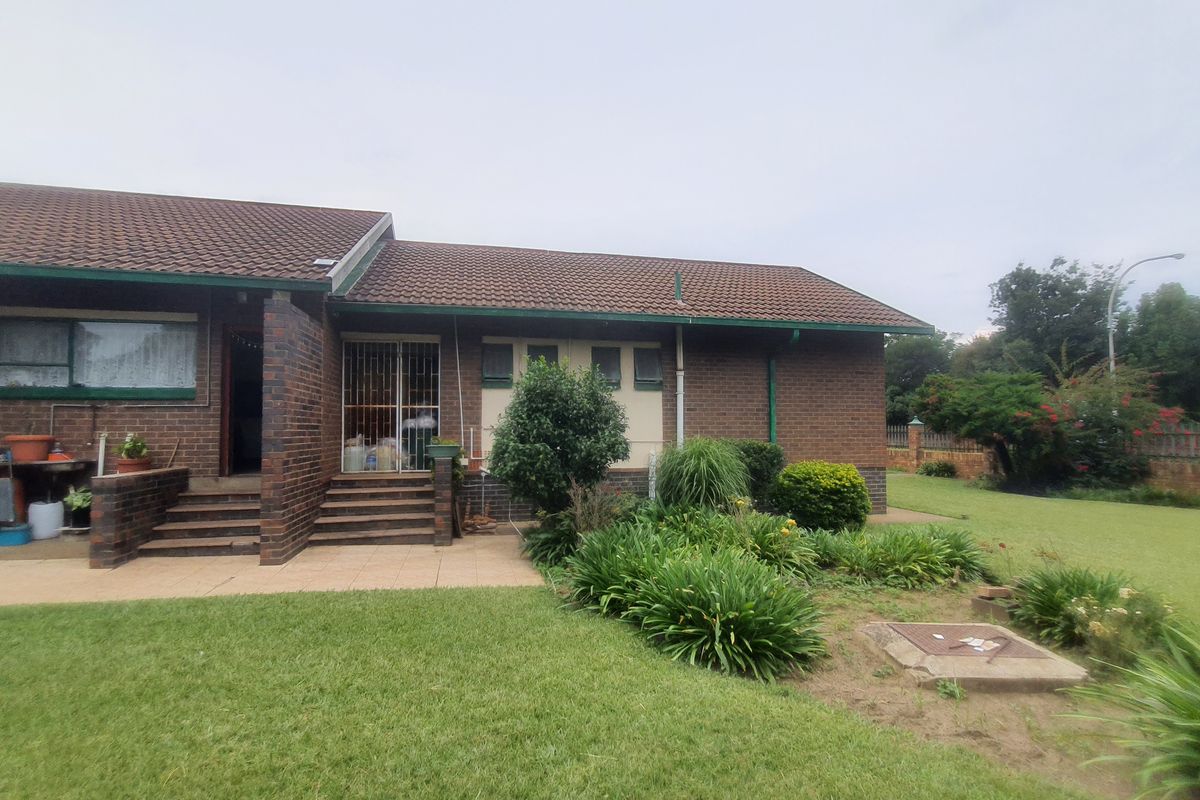 Spacious Family Home with Income Potential in Amiel Park - Photo 5