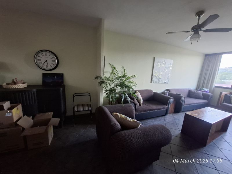 Spacious Flat for sale with Spectacular Views in Pioneer Park! - Photo 10