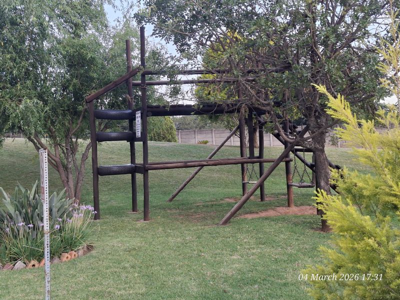 Spacious Flat for sale with Spectacular Views in Pioneer Park! - Photo 4