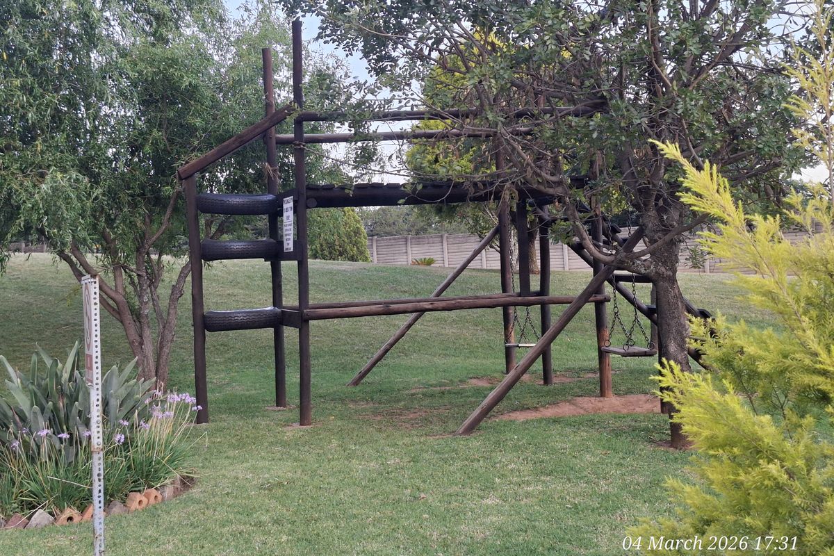 Spacious Flat for sale with Spectacular Views in Pioneer Park! - Photo 4