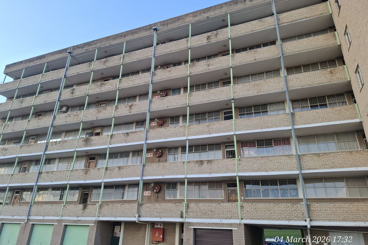 Spacious Flat for sale with Spectacular Views in Pioneer Park! - Photo 3