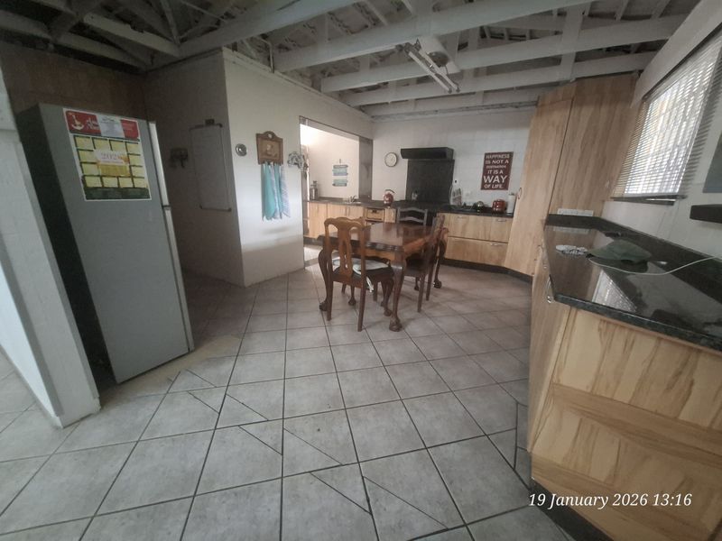 Prime Position on Victoria Road – Where Opportunity Meets Visibility! - Photo 7