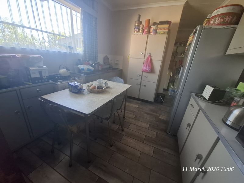 Comfortable Family Home in a Convenient Location - Photo 5