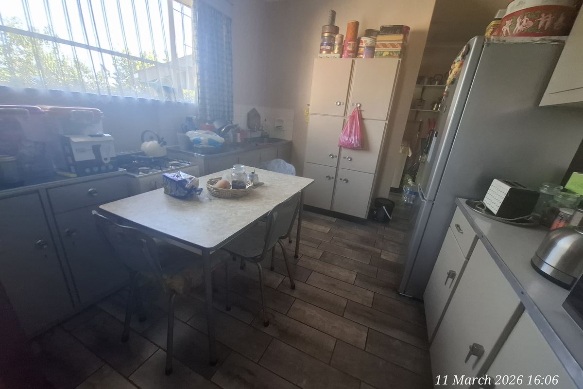 Comfortable Family Home in a Convenient Location - Photo 5