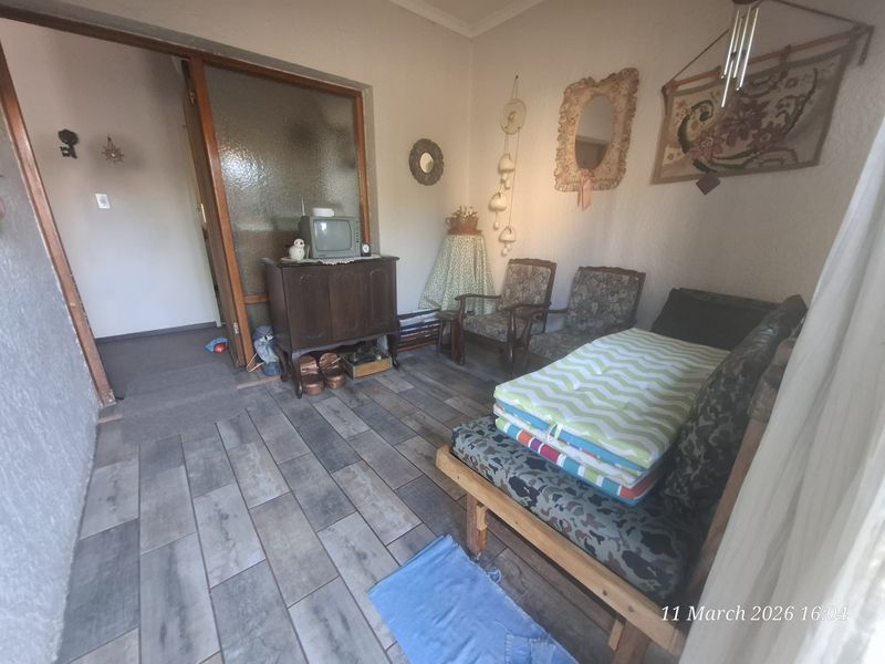 Comfortable Family Home in a Convenient Location - Photo 2