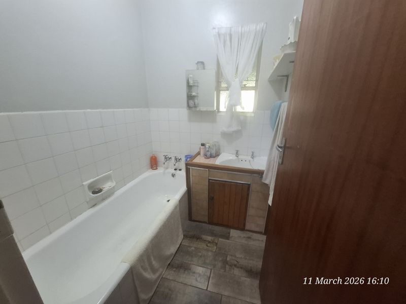 Comfortable Family Home in a Convenient Location - Photo 7