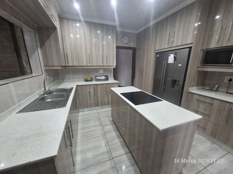 3 Bedroom House for sale in CBD - Photo 3