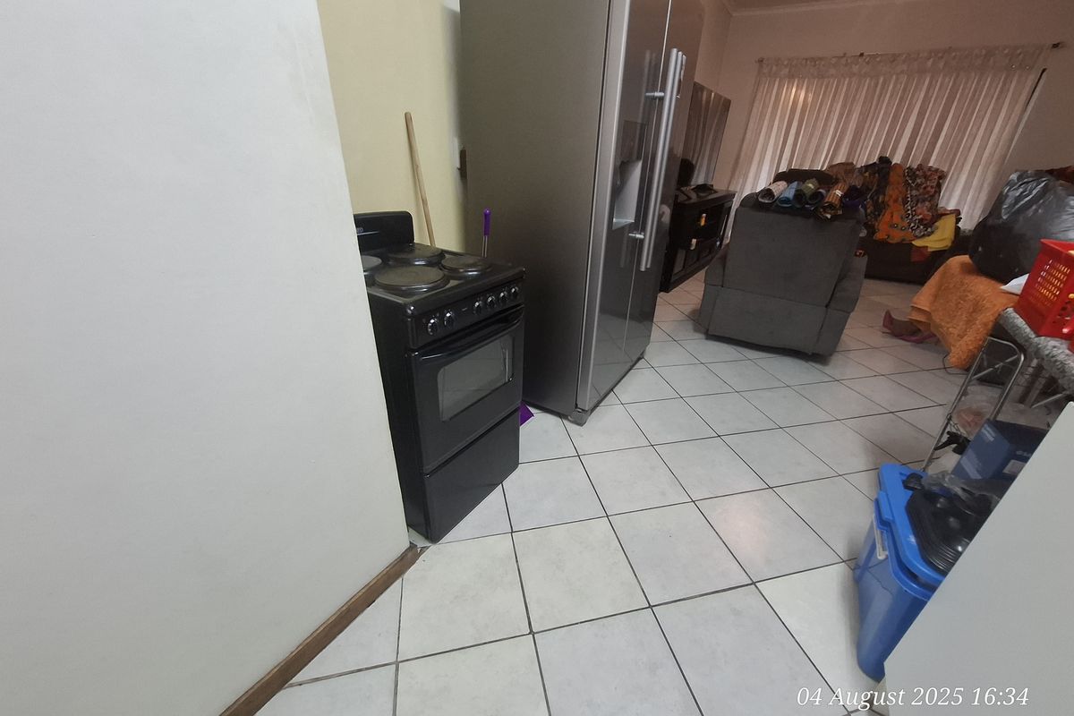 Secure & Simply Convenient – The Perfect Sunny Ridge Apartment! - Photo 4