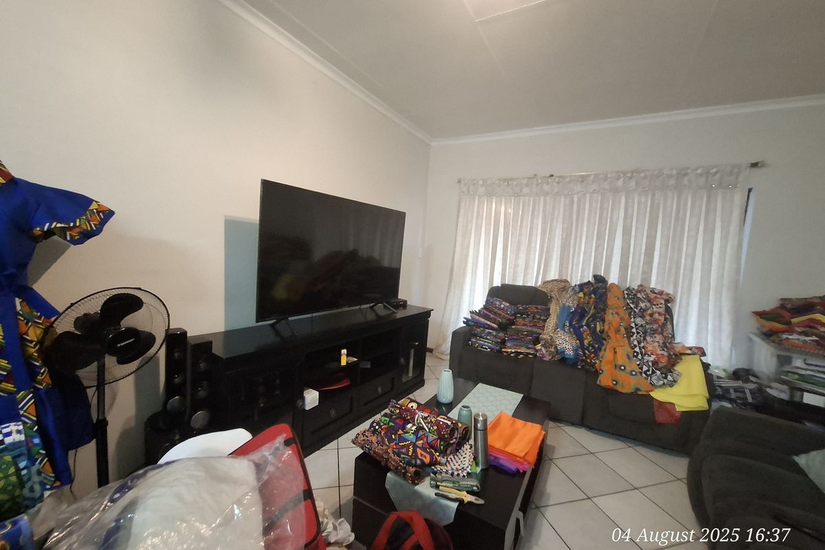 Secure & Simply Convenient – The Perfect Sunny Ridge Apartment! - Photo 5