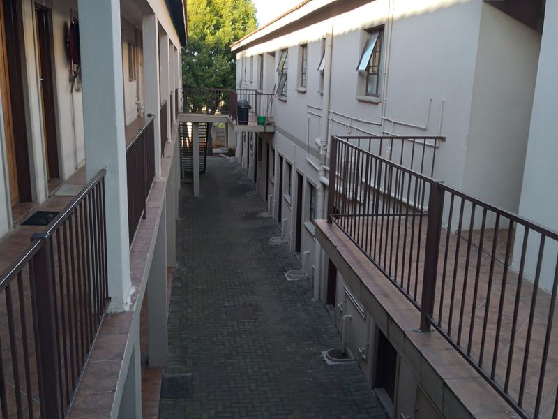 Secure & Simply Convenient – The Perfect Sunny Ridge Apartment! - Photo 10