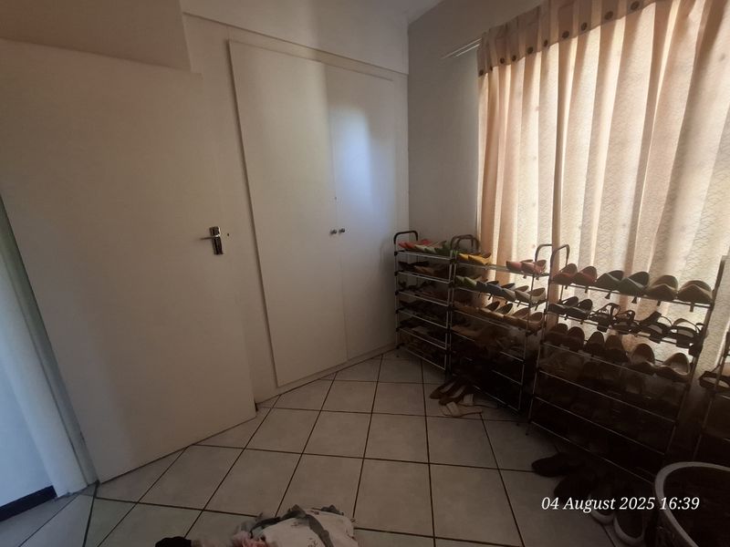 Secure & Simply Convenient – The Perfect Sunny Ridge Apartment! - Photo 9