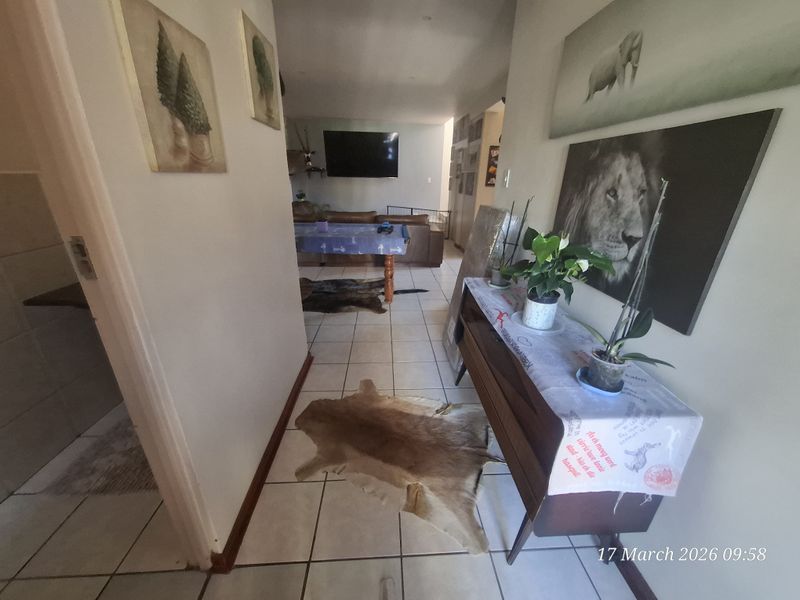 Spacious & Stylish Duplex Living in Sought-After Aviary Hill - Photo 6