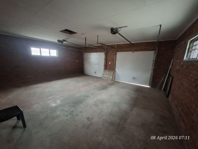 Scenic Living in Signal Hill – Stylish 2-Bedroom Townhouse with Views & Double Garage - Photo 6