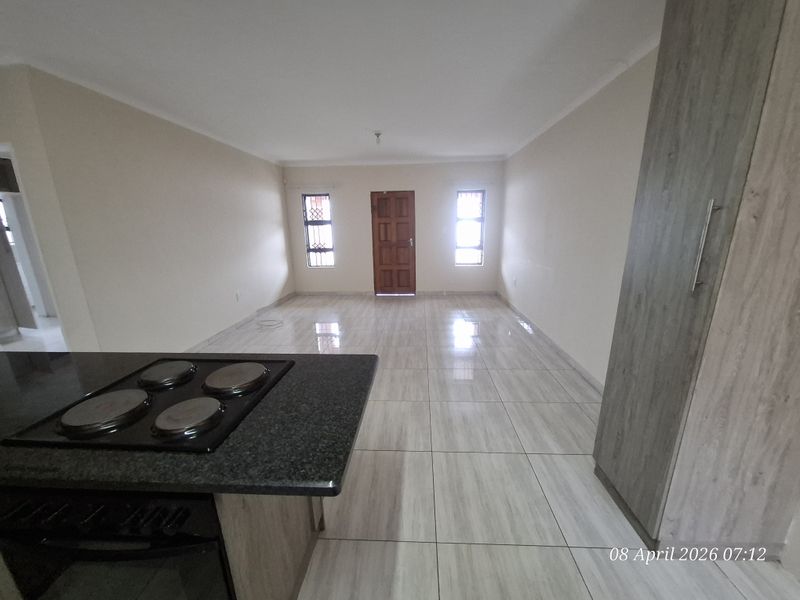 Scenic Living in Signal Hill – Stylish 2-Bedroom Townhouse with Views & Double Garage - Photo 8