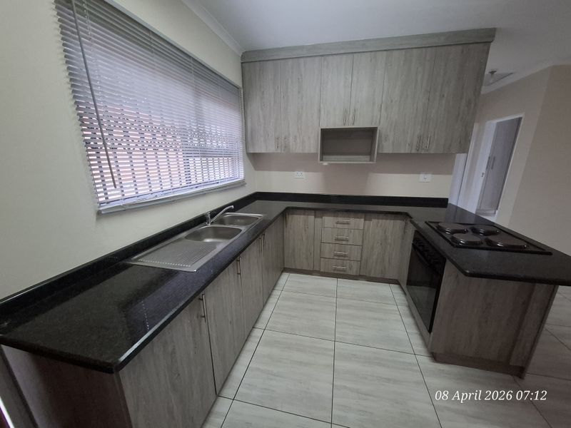 Scenic Living in Signal Hill – Stylish 2-Bedroom Townhouse with Views & Double Garage - Photo 7