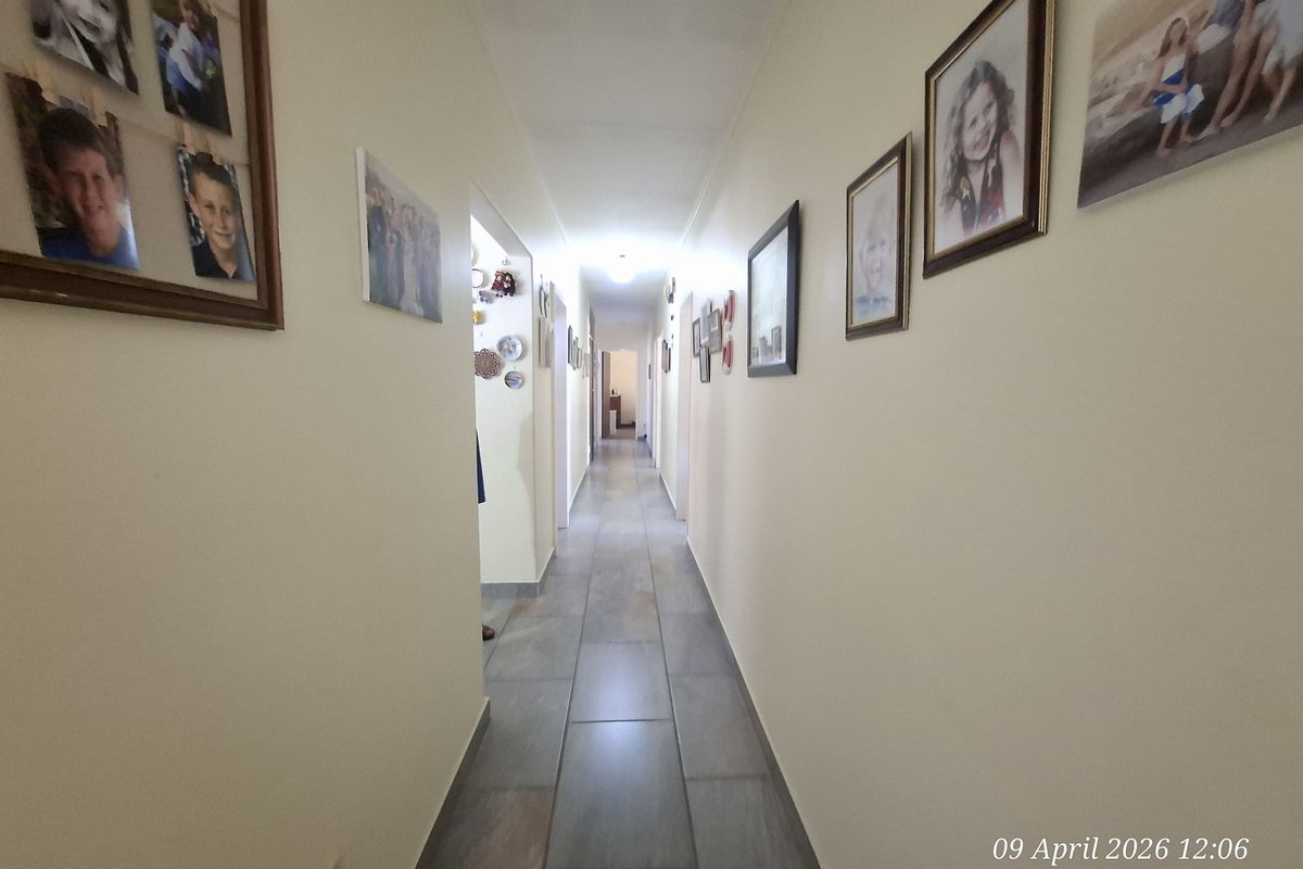 Move-In Ready Family Home in Prime Hutten Heights – Space, Style & Security All in One! - Photo 5