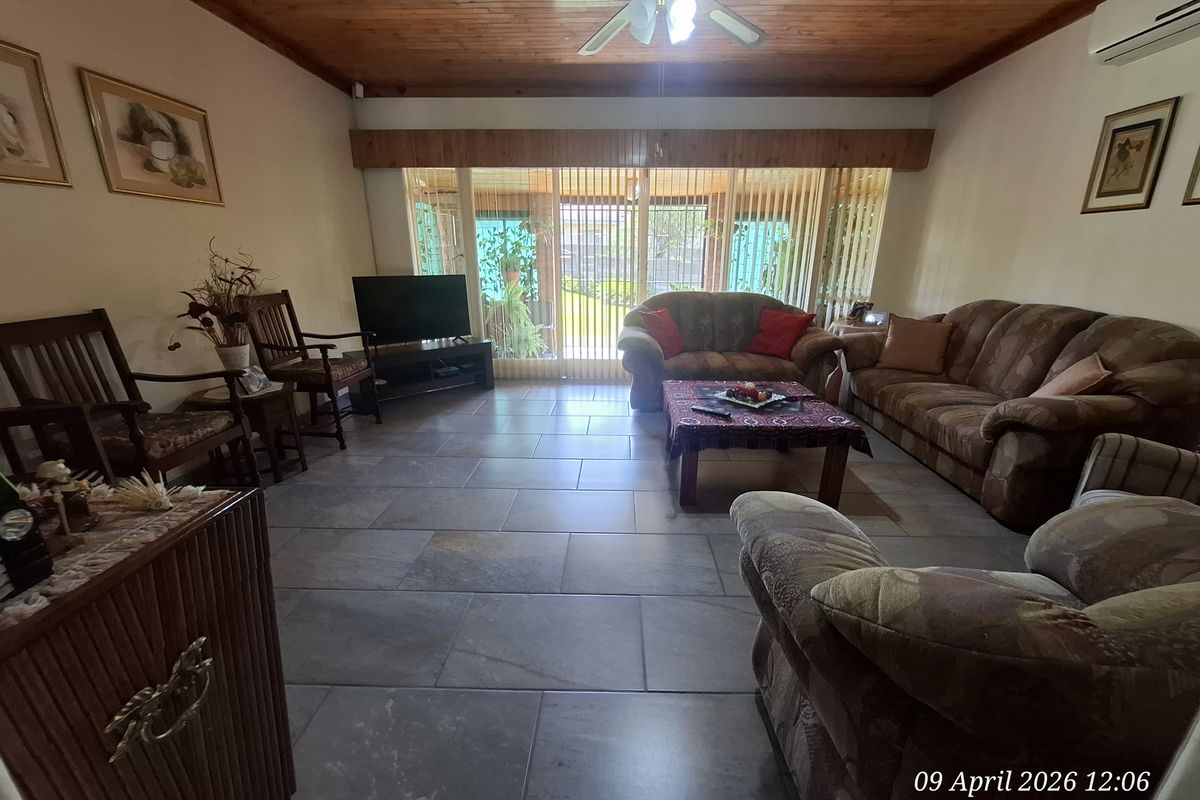 Move-In Ready Family Home in Prime Hutten Heights – Space, Style & Security All in One! - Photo 4