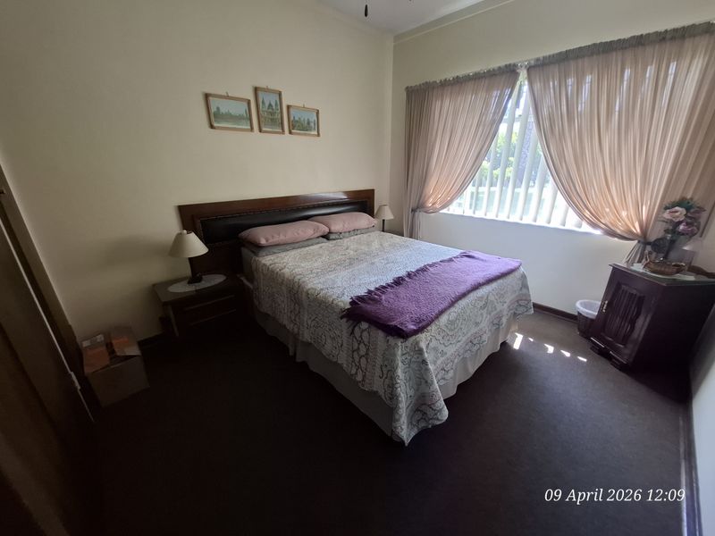 Move-In Ready Family Home in Prime Hutten Heights – Space, Style & Security All in One! - Photo 10