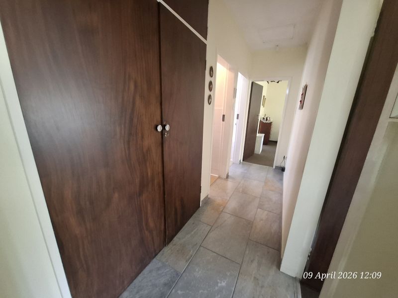 Move-In Ready Family Home in Prime Hutten Heights – Space, Style & Security All in One! - Photo 9