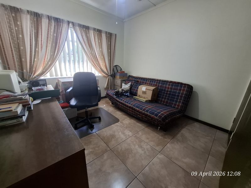 Move-In Ready Family Home in Prime Hutten Heights – Space, Style & Security All in One! - Photo 7