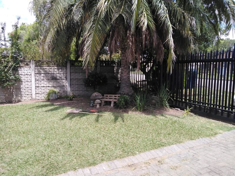 STOP SCROLLING! Your Dream Family Home in Arbor Park Just Hit the Market! - Photo 2