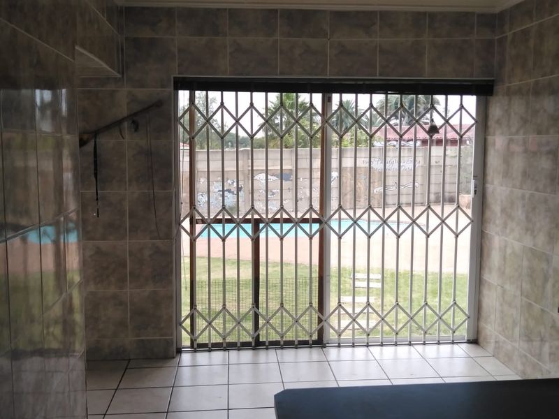 STOP SCROLLING! Your Dream Family Home in Arbor Park Just Hit the Market! - Photo 9