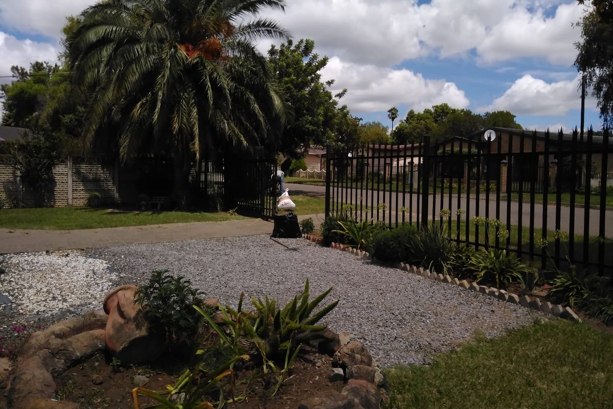 STOP SCROLLING! Your Dream Family Home in Arbor Park Just Hit the Market! - Photo 3