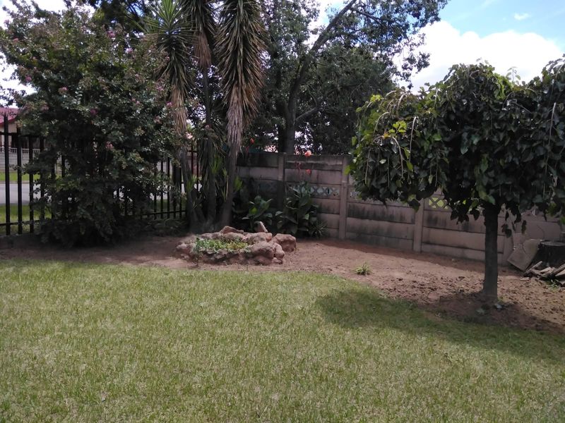 STOP SCROLLING! Your Dream Family Home in Arbor Park Just Hit the Market! - Photo 4