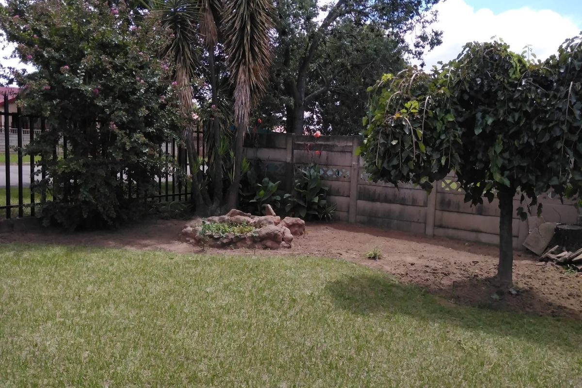 STOP SCROLLING! Your Dream Family Home in Arbor Park Just Hit the Market! - Photo 4