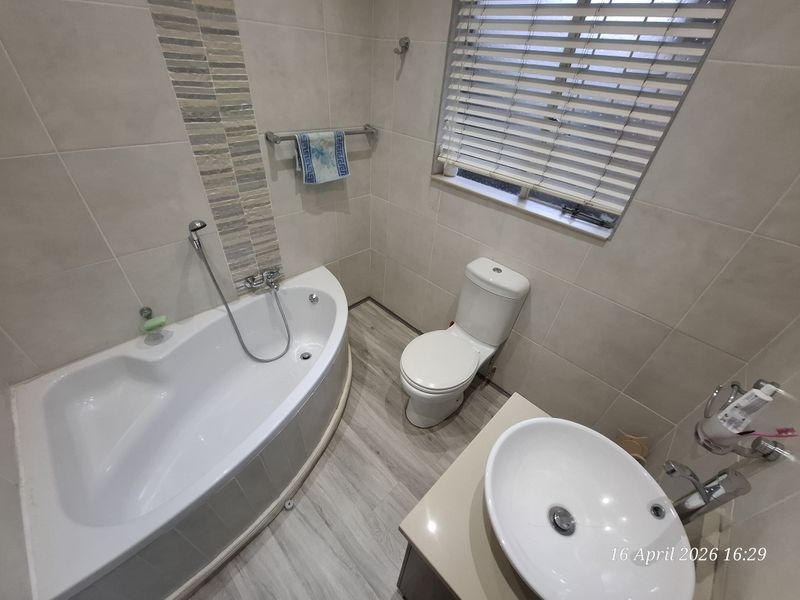 FULLY LOADED FAMILY HOME THAT TICKS EVERY BOX IN PIONEER PARK! - Photo 10