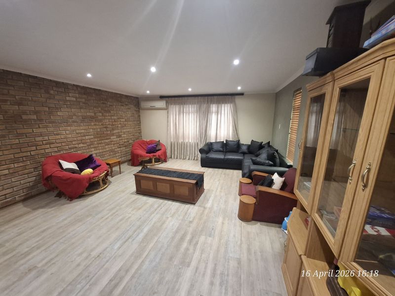 FULLY LOADED FAMILY HOME THAT TICKS EVERY BOX IN PIONEER PARK! - Photo 4