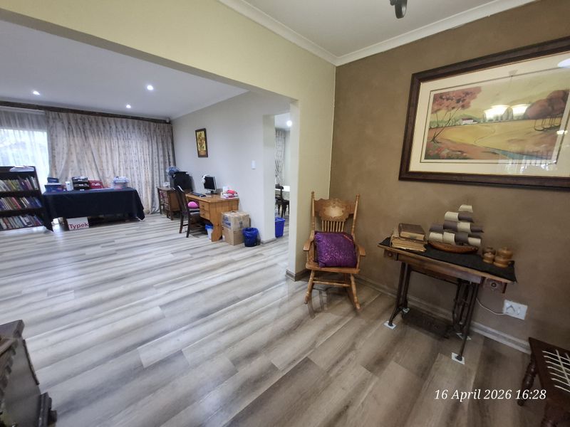 FULLY LOADED FAMILY HOME THAT TICKS EVERY BOX IN PIONEER PARK! - Photo 7