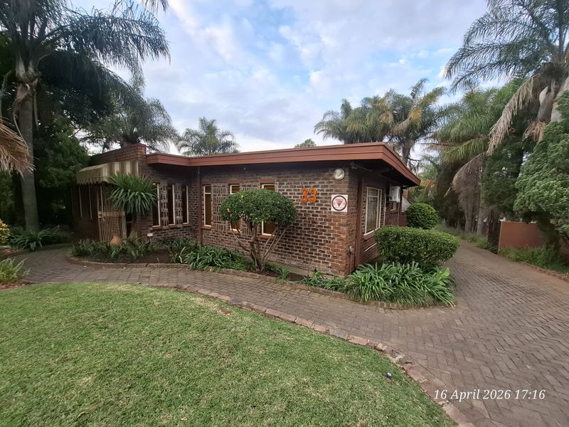 FULLY LOADED FAMILY HOME THAT TICKS EVERY BOX IN PIONEER PARK! - Photo 2