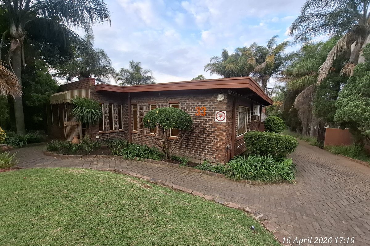 FULLY LOADED FAMILY HOME THAT TICKS EVERY BOX IN PIONEER PARK! - Photo 2