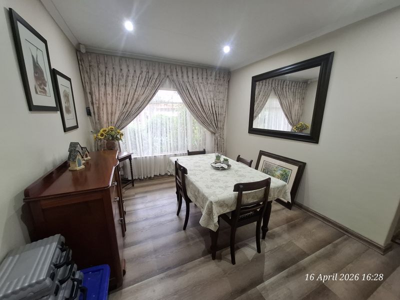 FULLY LOADED FAMILY HOME THAT TICKS EVERY BOX IN PIONEER PARK! - Photo 5