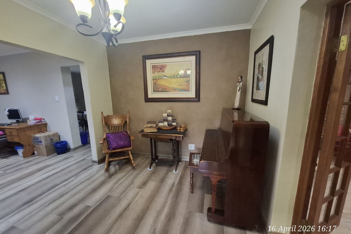 FULLY LOADED FAMILY HOME THAT TICKS EVERY BOX IN PIONEER PARK! - Photo 3