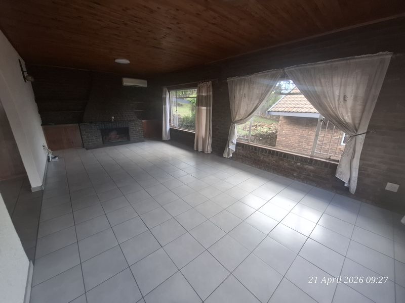 Country Calm Meets City Convenience – Your Signal Hill Escape Awaits! - Photo 7