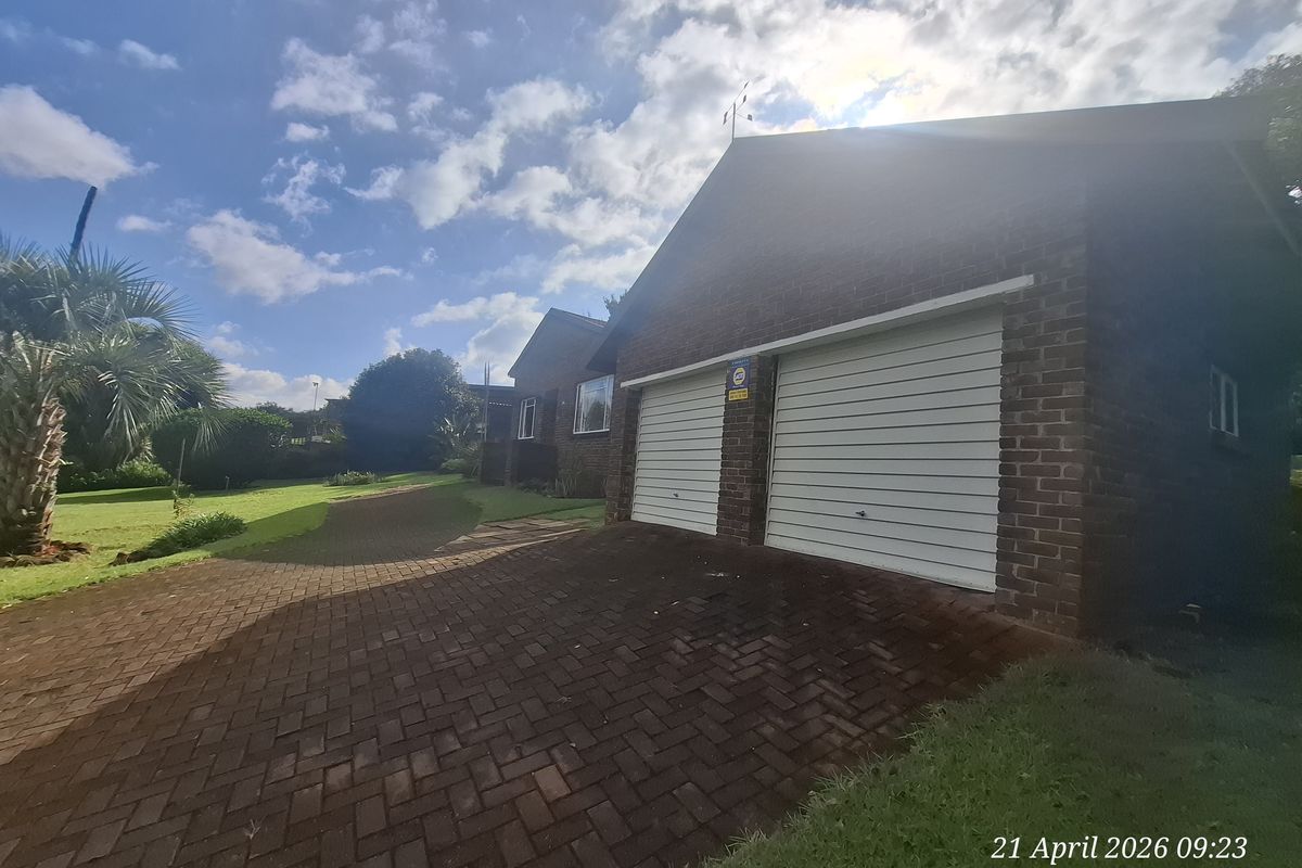 Country Calm Meets City Convenience – Your Signal Hill Escape Awaits! - Photo 3